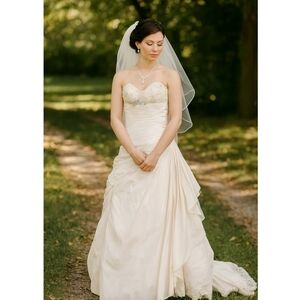 Maggie Sottero Cream Wedding Dress